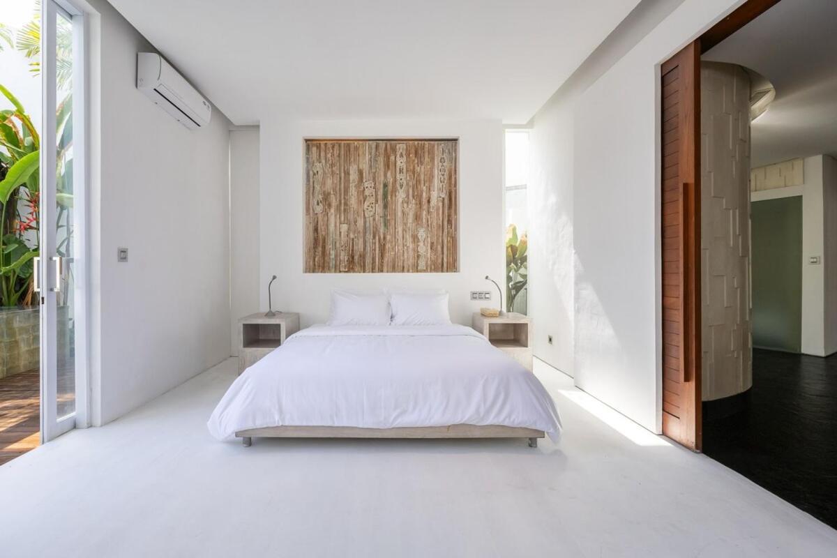 Modern 2br With Private Pool Prime Location *